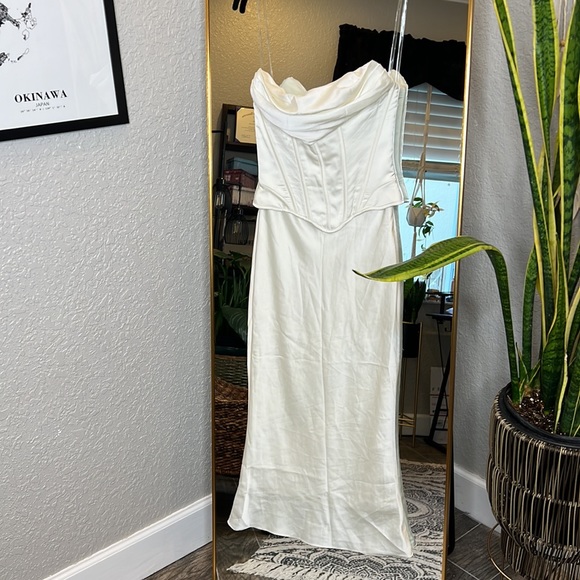 House of CB 'Sienna' Ivory Satin Strapless Corset Midi Dress NWOT - Picture 12 of 15